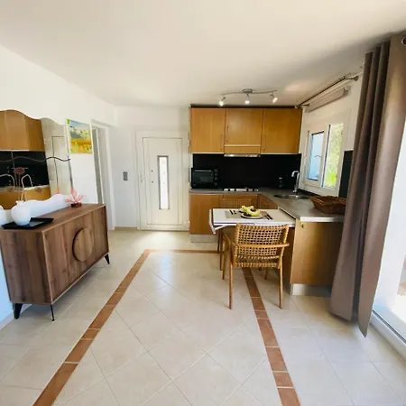 The Blue House Ii Vromolithos