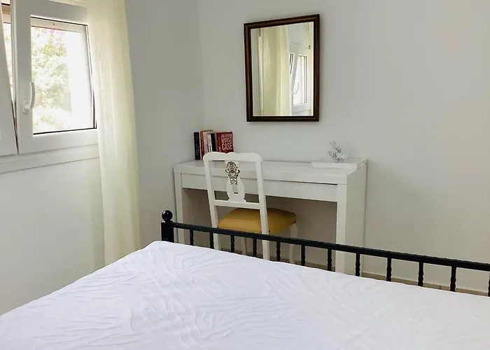 The Blue House Ii Vromolithos