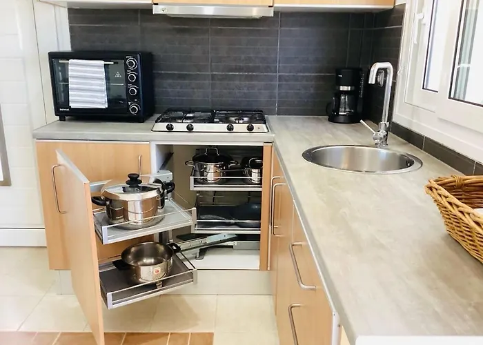 The Blue House Ii Vromolithos